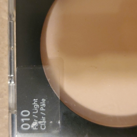 NIB Revlon PhotoReady powder Fair/Light - Picture 3 of 4